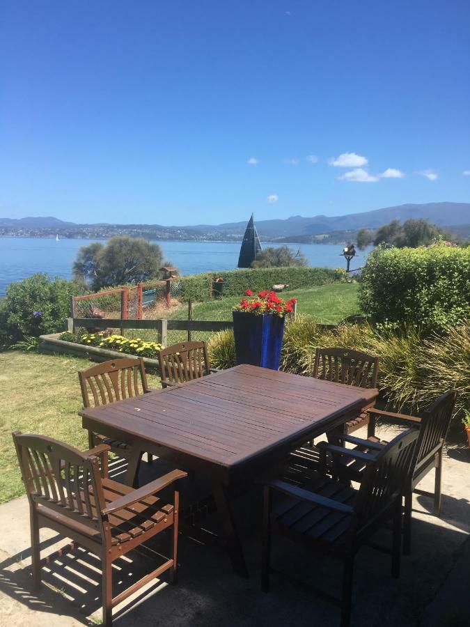 Beach Buoy Opossum Bay Villa South Arm Exterior photo